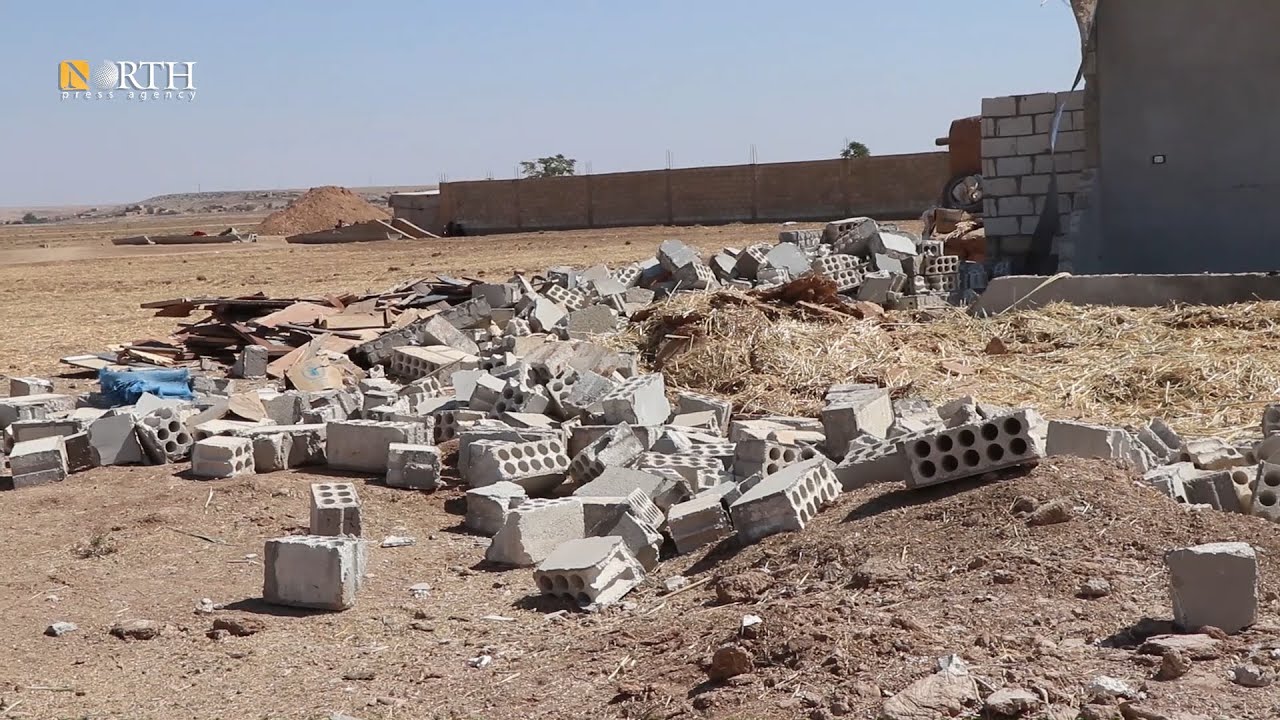 آثار قصف الجيش التركي على قرية المجيبرة في تل تمر بريف الحسكة الشمالي
