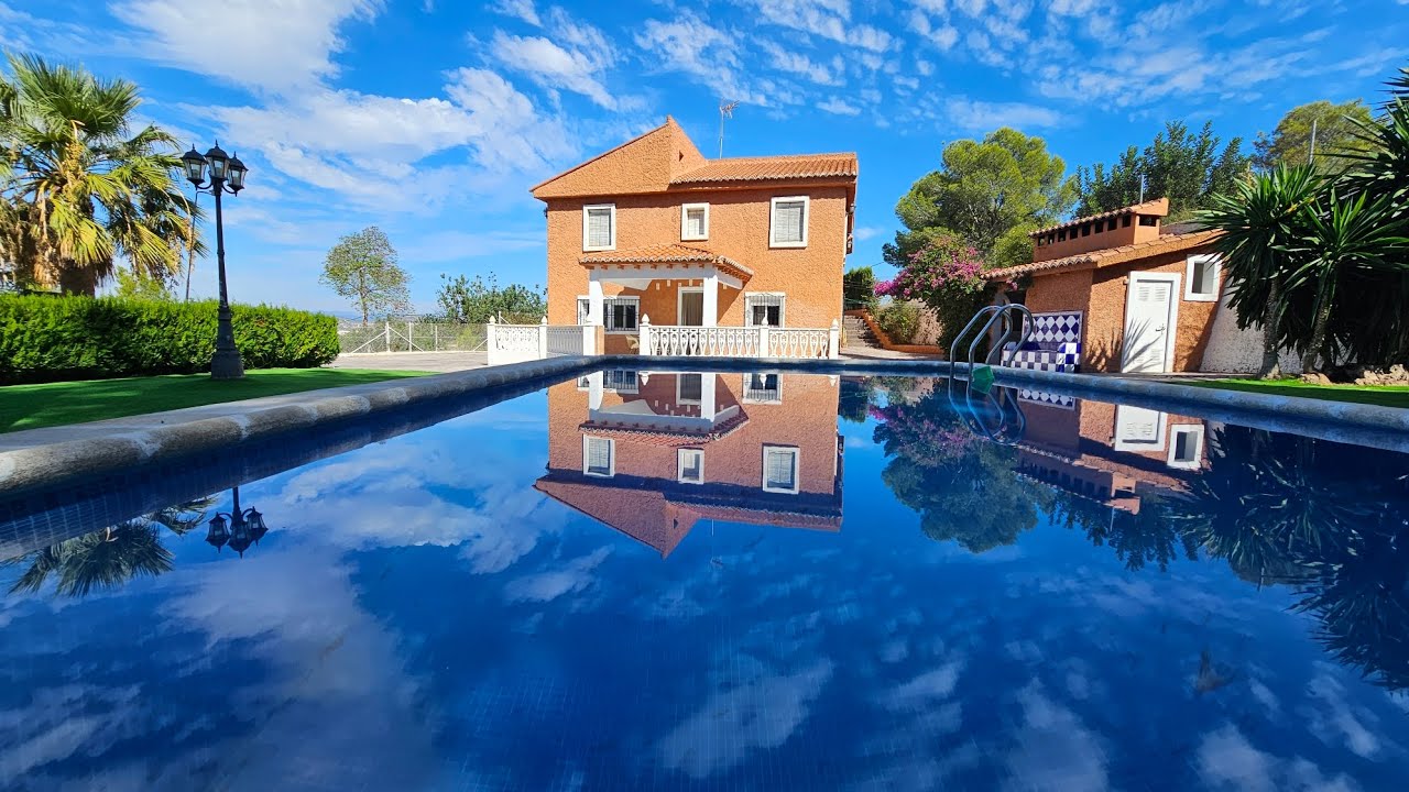 Se vende chalet urbano en Vilamarxant!