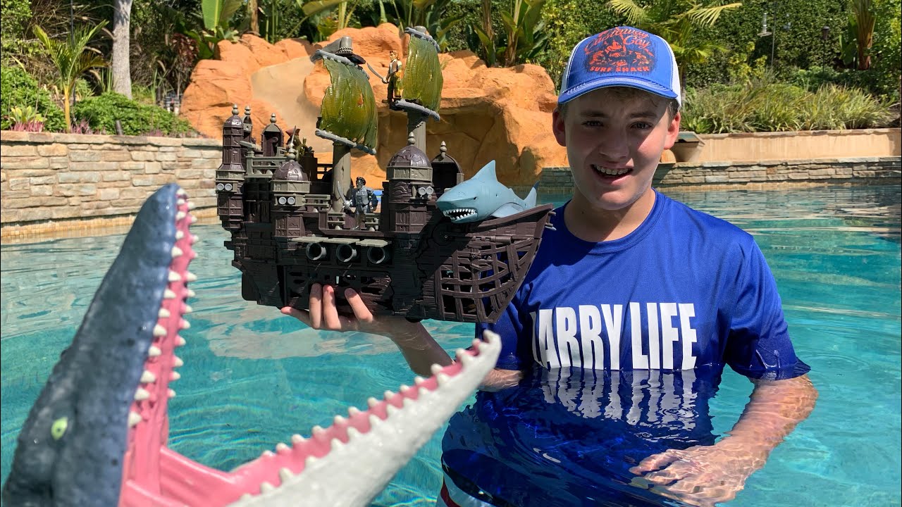 Larry Life Titanic Disney Pirate of The Caribbean Ship! 🏴‍☠️ 🚢 💦 🦜