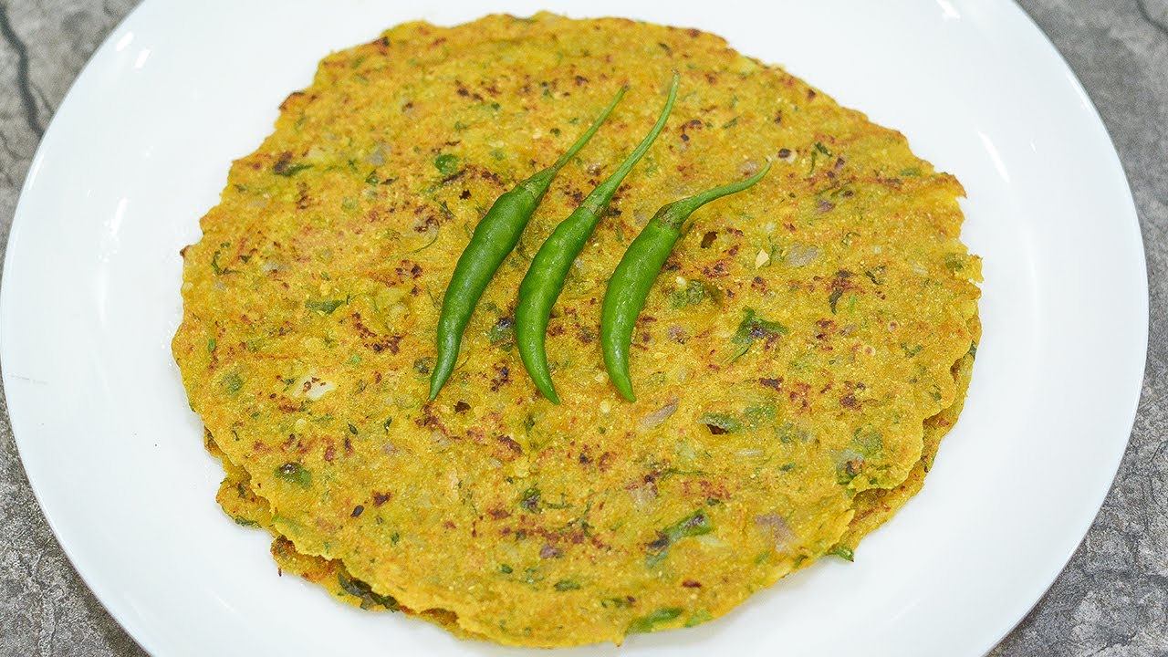 लाल भोपळ्याचे थालीपीठ | Lal Bhoplyache Thalipeeth | Maharashtrian Recipes