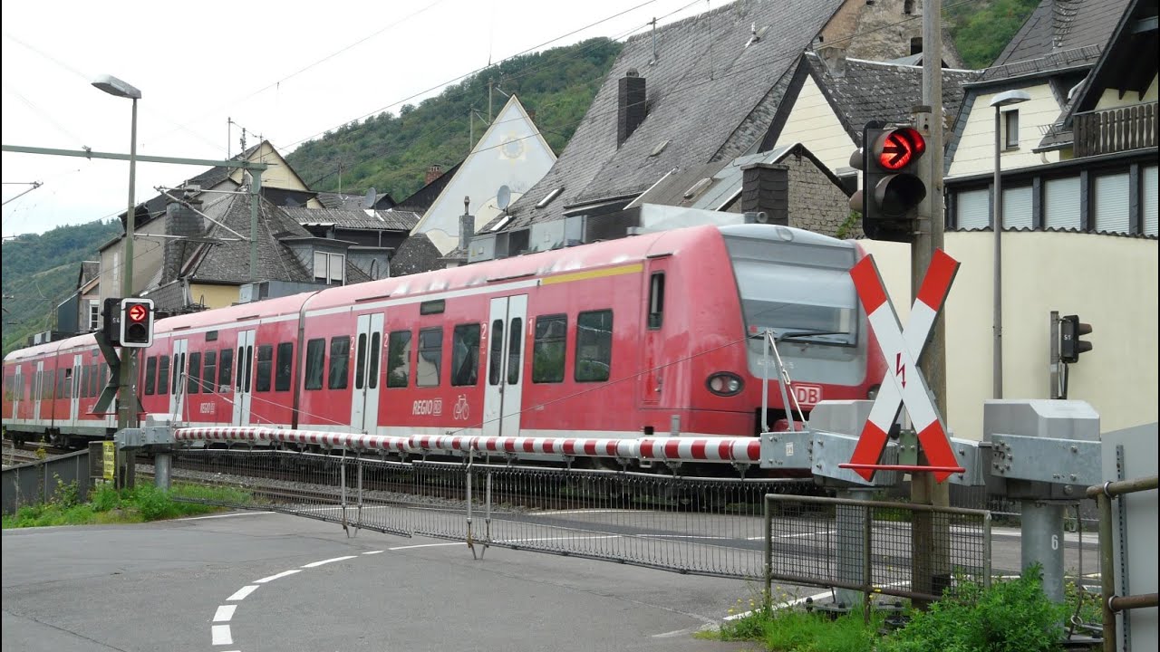Bahnübergang Müden(Mosel) // German Railroad crossing // Duitse Spoorwegovergang