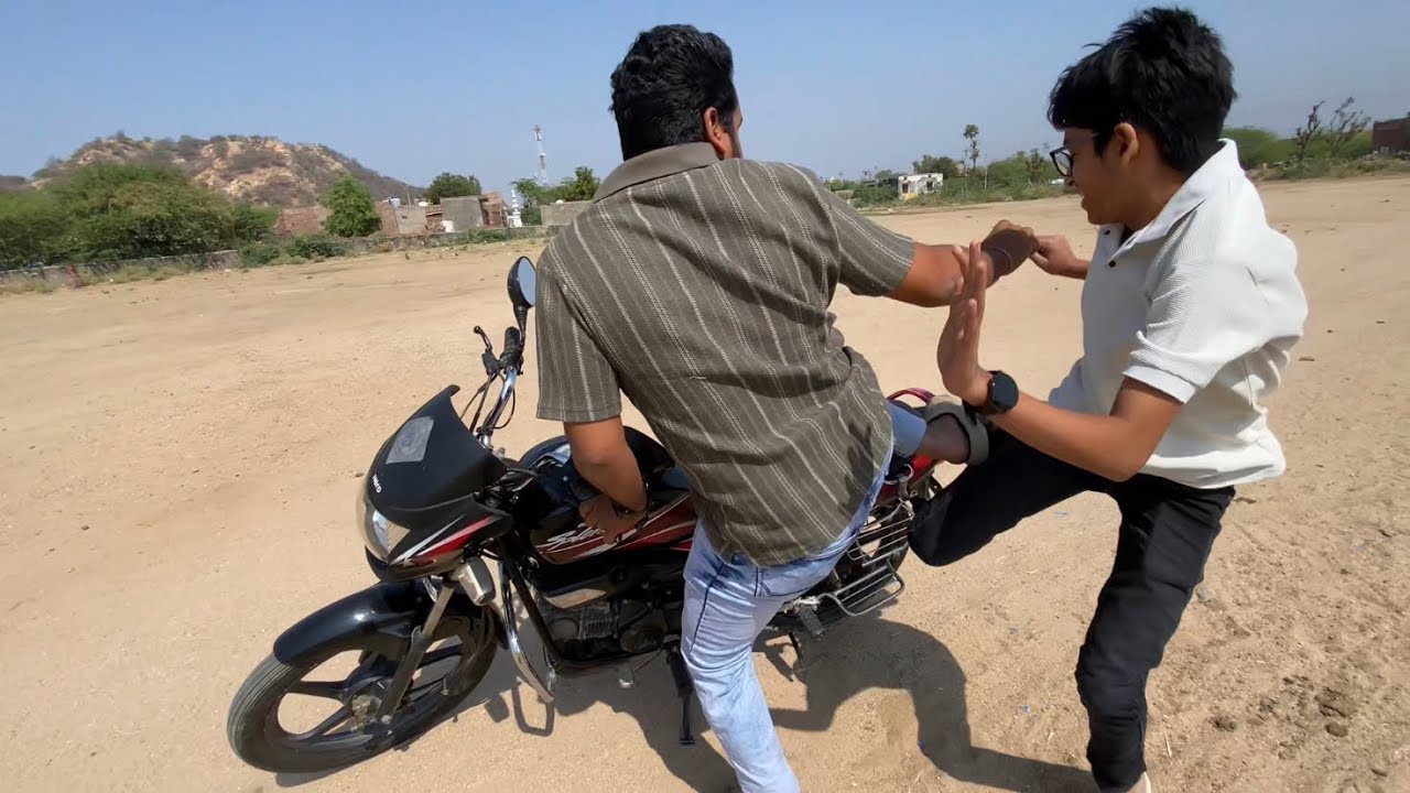 Dono bhai bike se gir gaye 😨 #vlogvideo#youtubevideo#