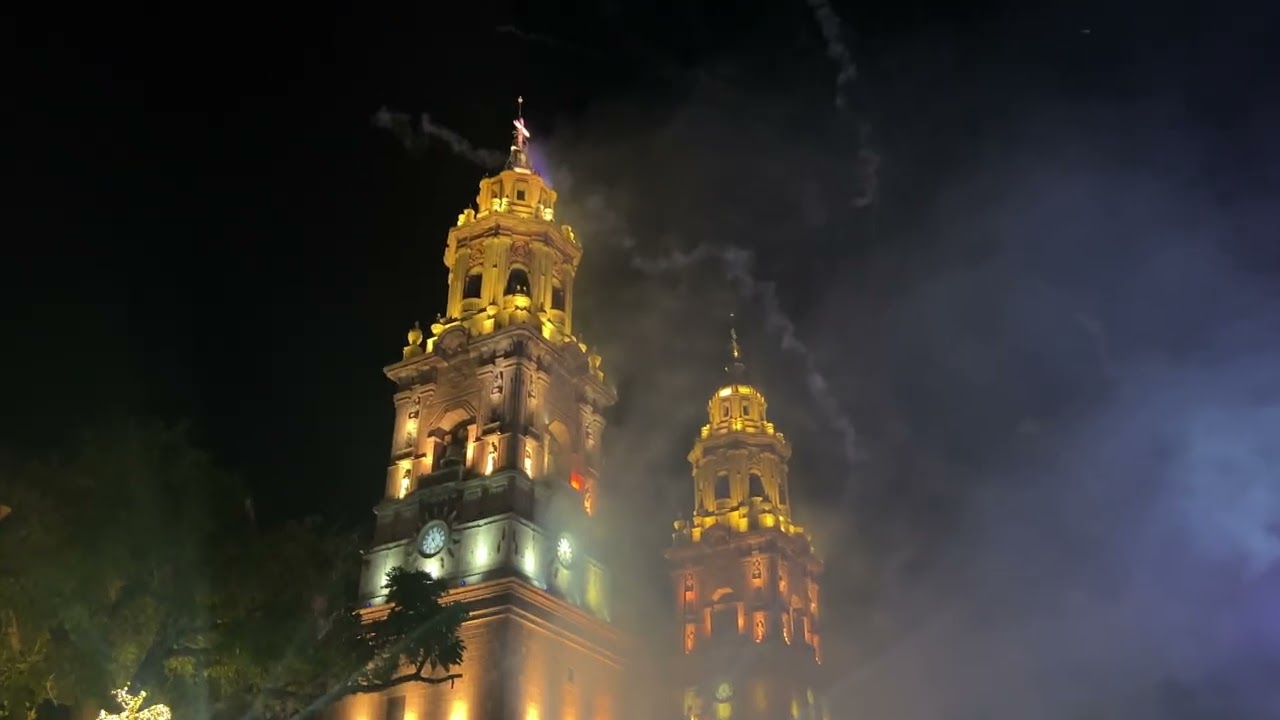 Encendido de luces en catedral de Morelia (1-dic-2025)