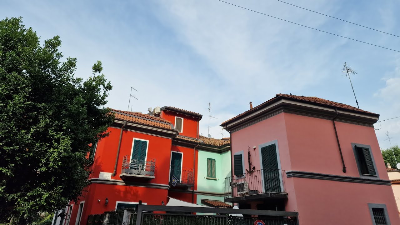 La Burano di Milano (via Abramo Lincoln), quartiere arcobaleno - Milano insolita