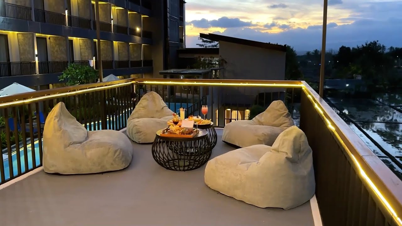 BAR & LOUNGE ROOFTOP SYAHDU HOTEL BINTANG 4 VIEW SAWAH
