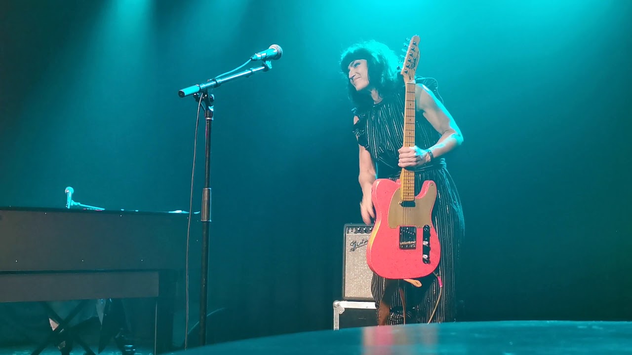 Joan As Police Woman (US) solo In Driv 30.05.2019 part 1/3