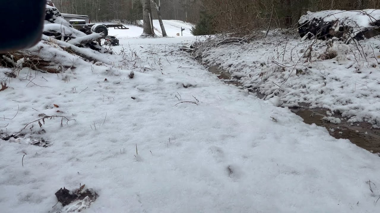 RC Bronco right in the snow 