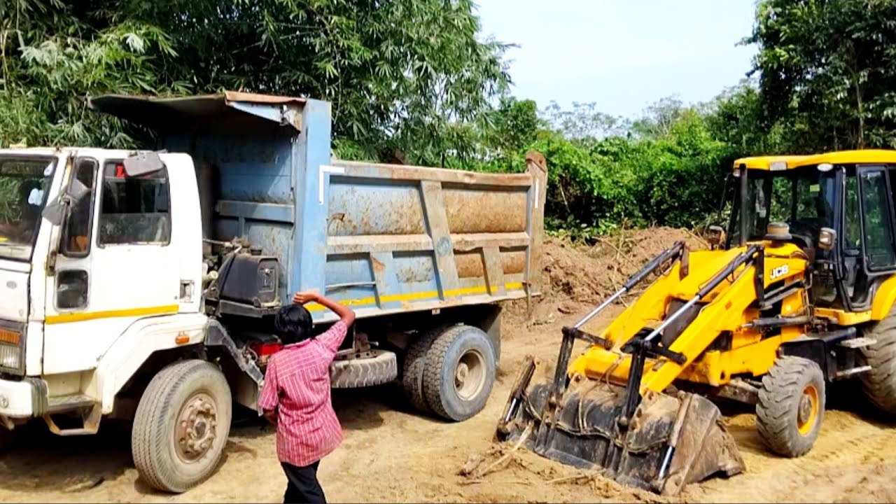 Jcb 3dx 4x4 Machine Loading TaTa 1618, Two Ashok Leyland dumper #jcb #Loading #dumper 