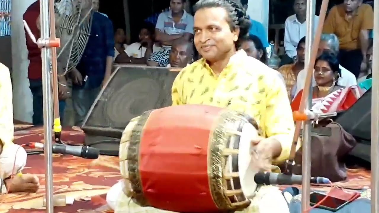 কবি অসীম সরকারের কবি দলের বাজনা, ওস্তাদদের হাতের বাজনা একবার শুনে দেখুন বারবার শুনতে ইচ্ছে করবে।