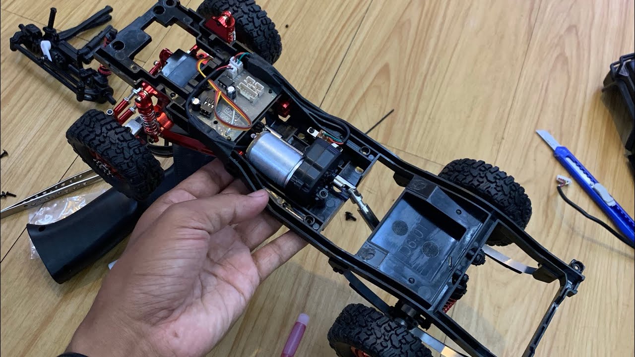 Installs Land Cruiser Toyota MN82S #rc #offroad 