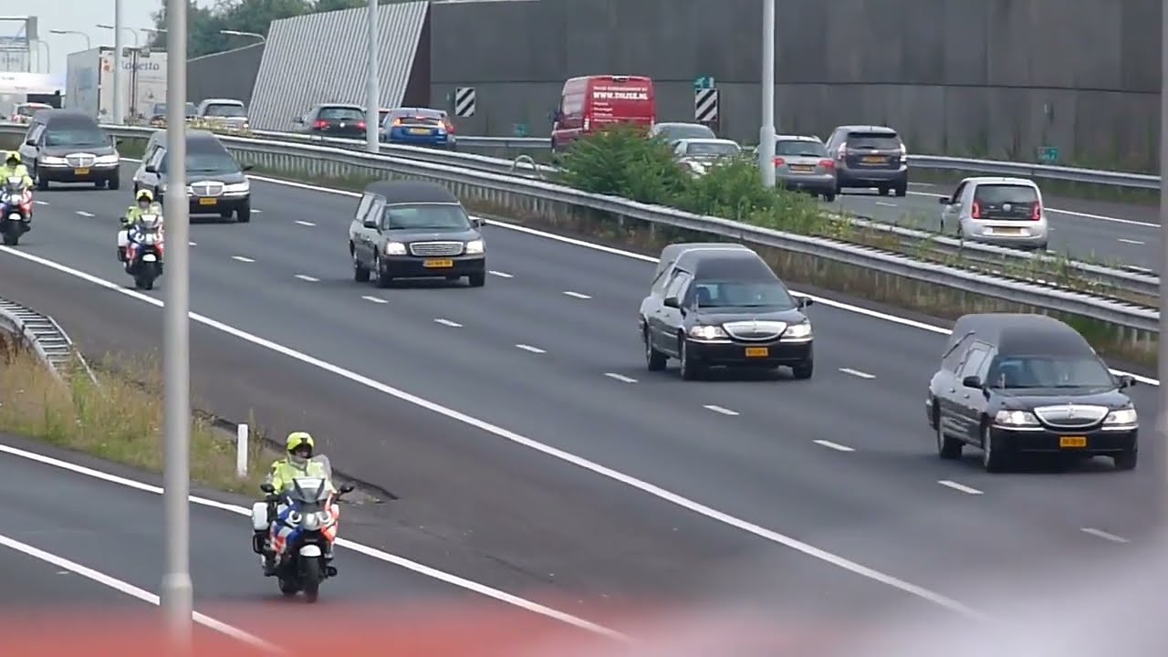 Rouwstoet MH17 - Snelweg Best 5-7-2014