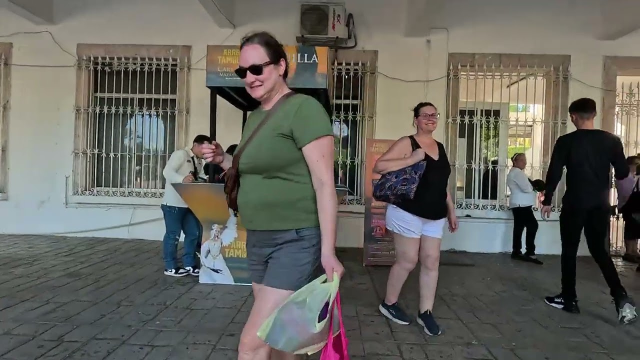 Gran fiestón en el palacio municipal de Mazatlán