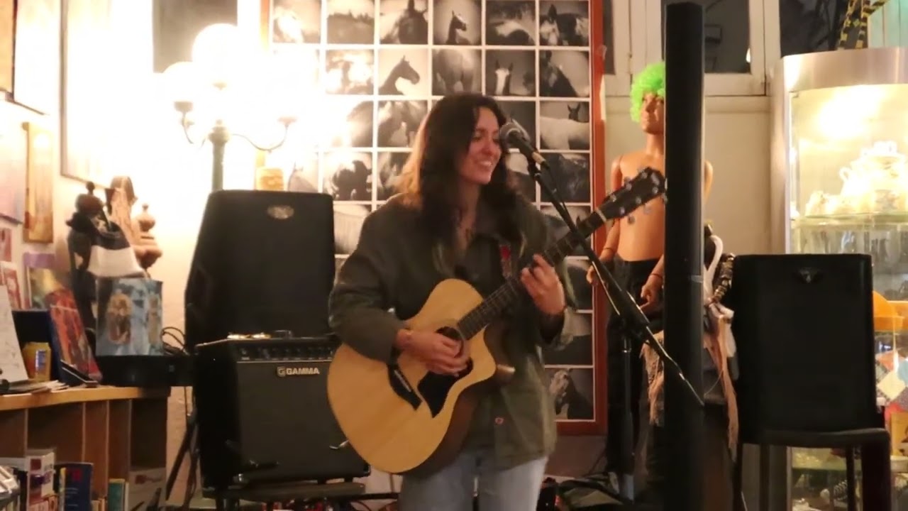 August - Flipturn (Lizzie live @ Templeton's)