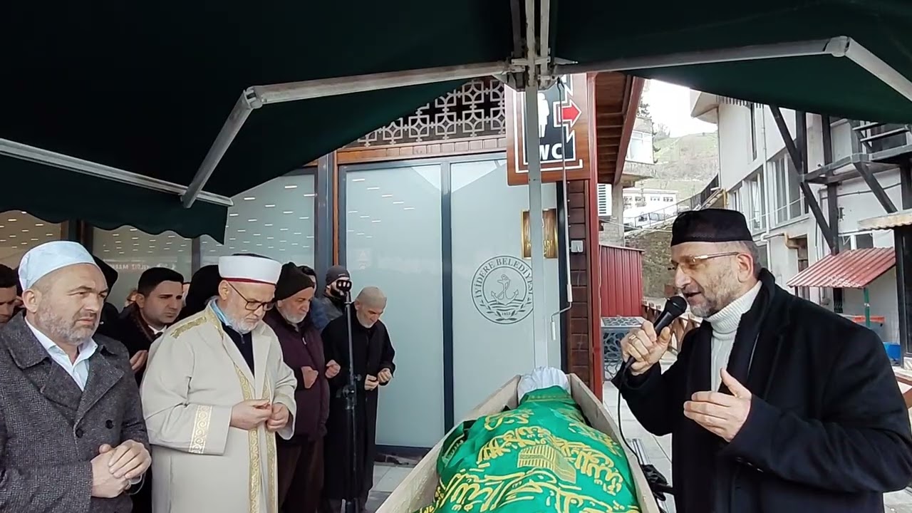 RİZE İYİDERE HAZAR MAHALLESİNDEN BAYRAM KURT'UN CENAZE TÖRENİ