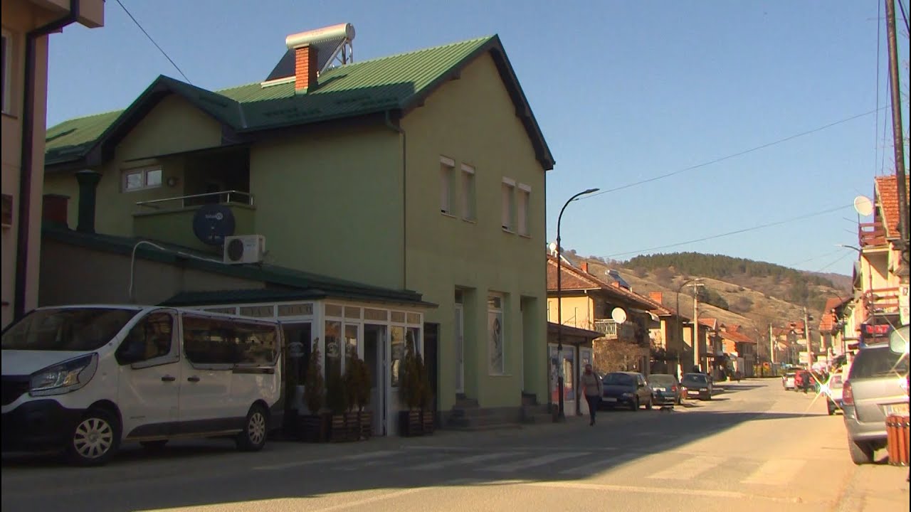 ПОЛИТИКА, ПАРИ, ШВЕРЦ: Зелената куќа во Крива Паланка од која се раководи шверцот на тутун