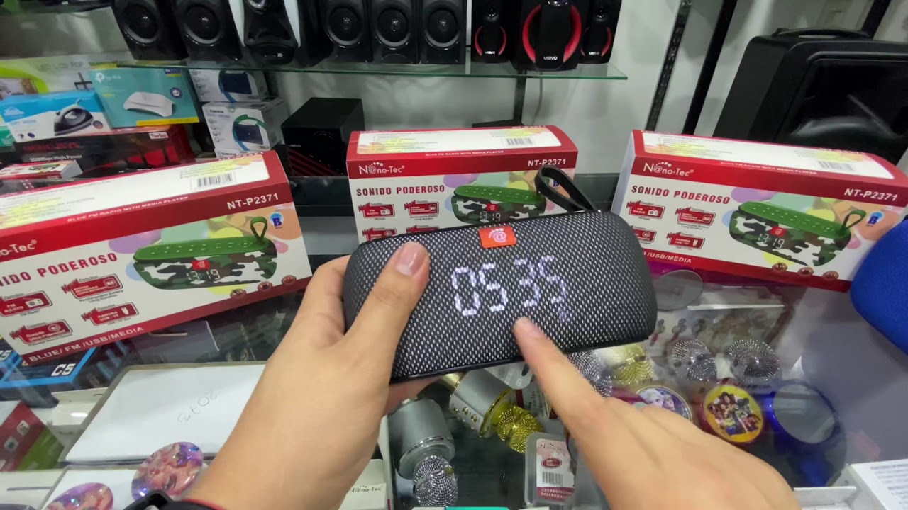 Nuevo mini parlante de la marca Nano-Tec resiste a las salpicaduras de agua con despertador