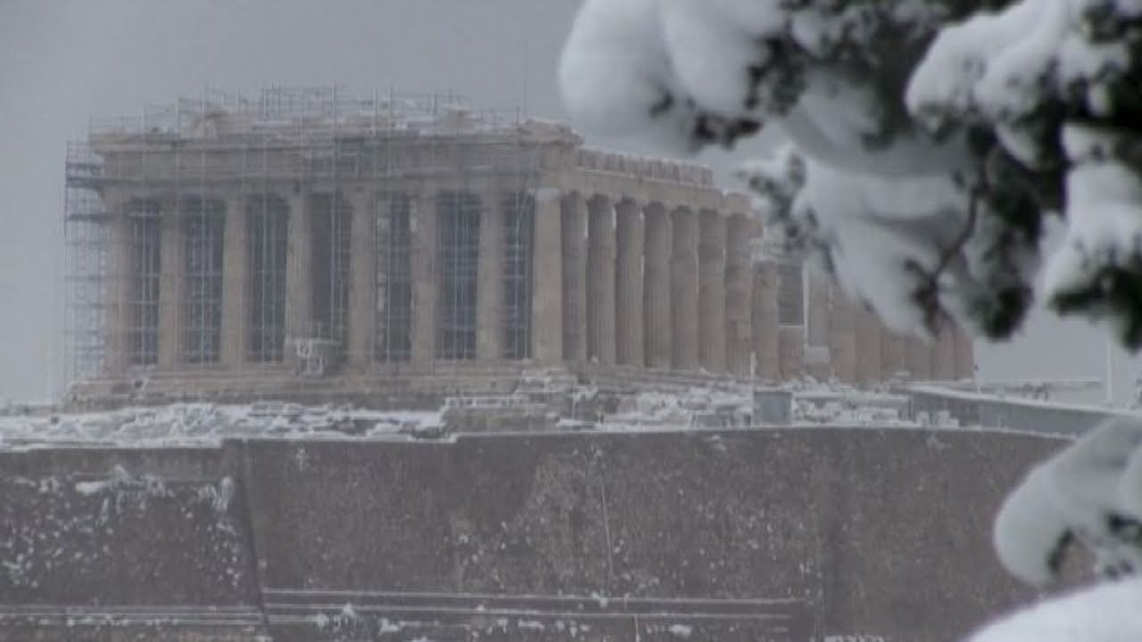 Neve sull'Acropoli, l'ondata di freddo 