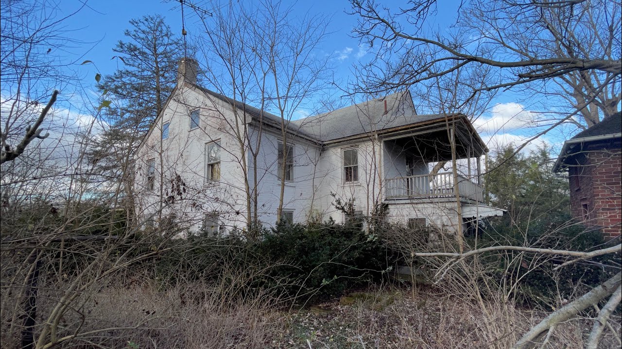 Spooky 232 year old Abandoned House Up North *Door Creaks Open
