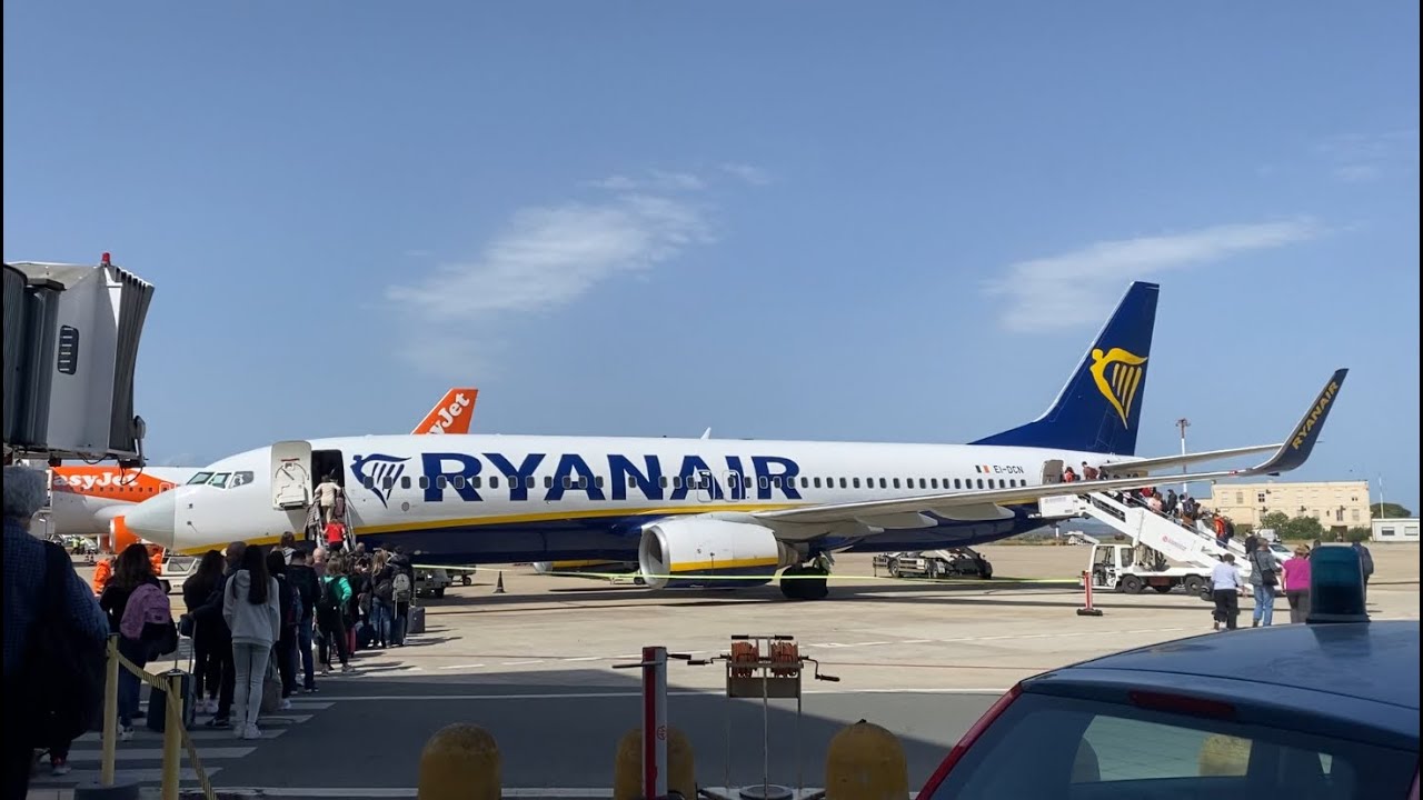 Ryanair B737 - 800 Take off from Cagliari (CAG/LIEE)