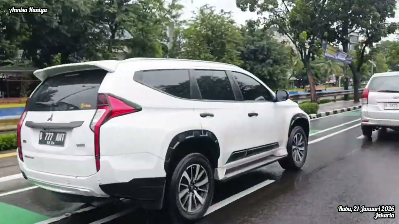 Masih hujan di sekitar Mall Grand Indonesia