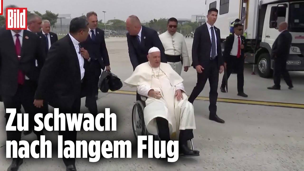 JAKARTA: Papst Franziskus im Rollstuhl empfangen