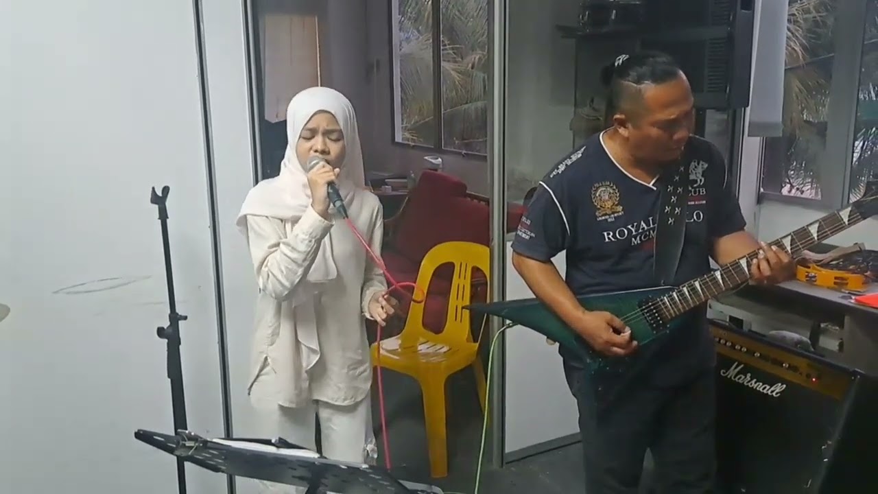 Anak Nyanyikan Lagu Arwah Ayahnya