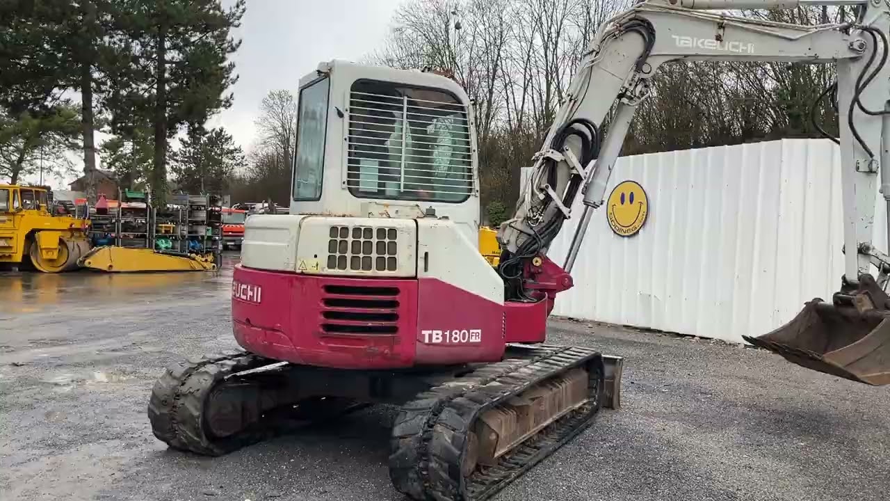 Pelle sur chenilles Takeuchi TB180