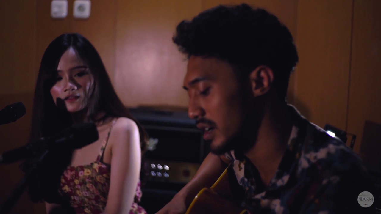 Mocca x Payung Teduh - Menunggu Untuk Bertemu (Acoustic Cover by Fannysoegi & Danic)
