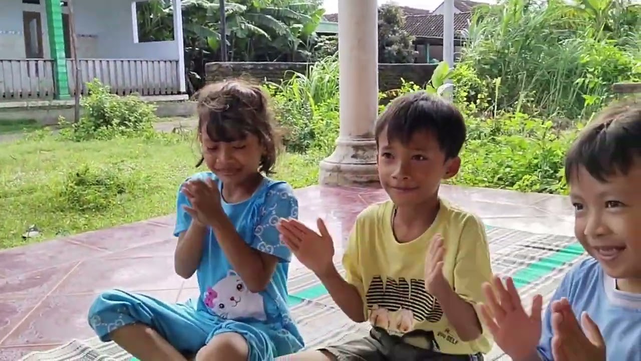 Media Education Book Pembiasaan 5S (Senyum, salam, sapa, sopan, & santun) untuk AUD