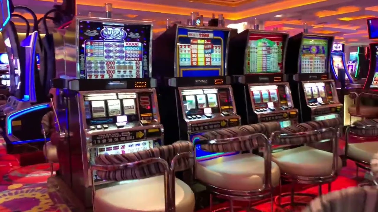 The Peppermill Resort Spa Casino | Is This The BEST Casino in Reno, Nevada? 🎰
