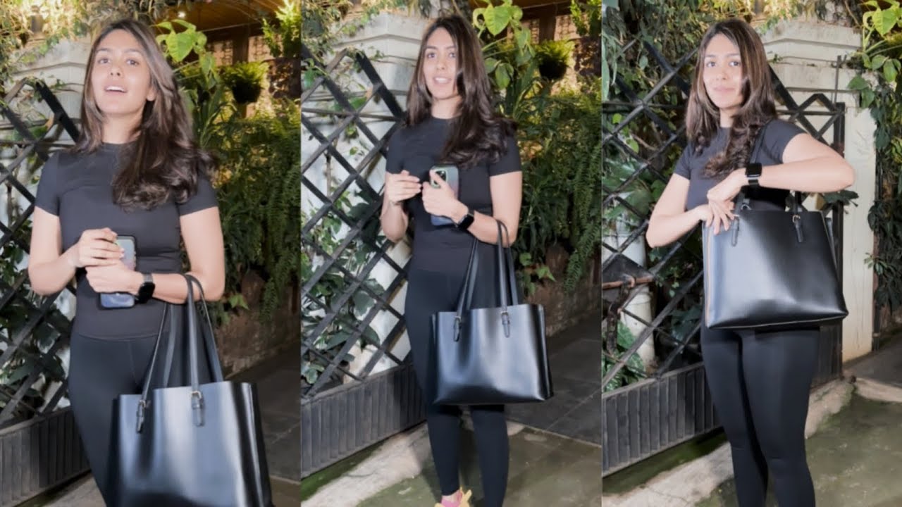 Beautiful Mrunal Thakur Spotted At Bandra 😍♥️