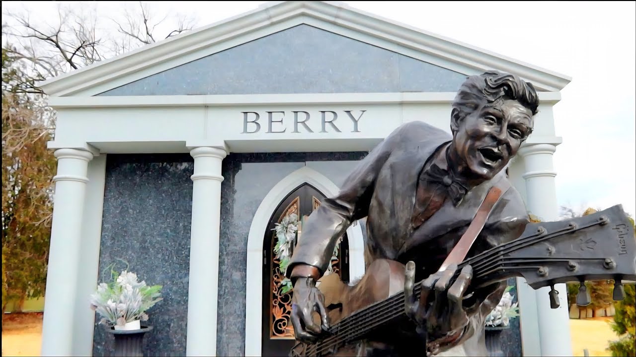 CHUCK BERRY'S Grave & Where He Wrote JOHNNY B GOODE!