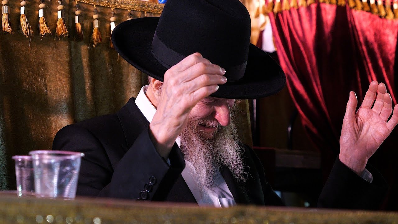 רבי דן סגל בוכה בשיר 