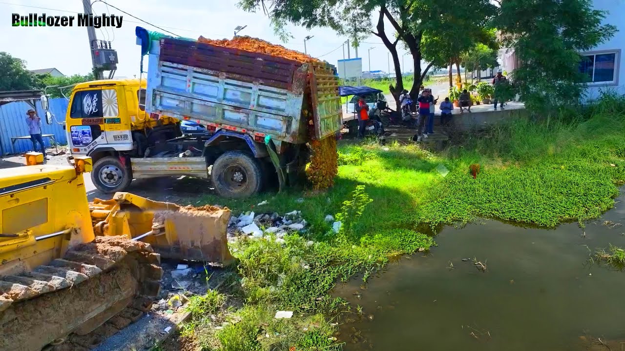 Good job, Wonderful Heavy machinery, Processing Filling Up The Land huge, Bulldozer , Dump Truck