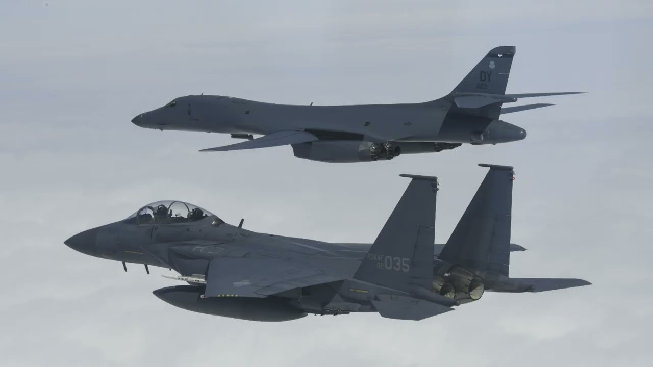 Military Fighter Jets  (Wallpaper)