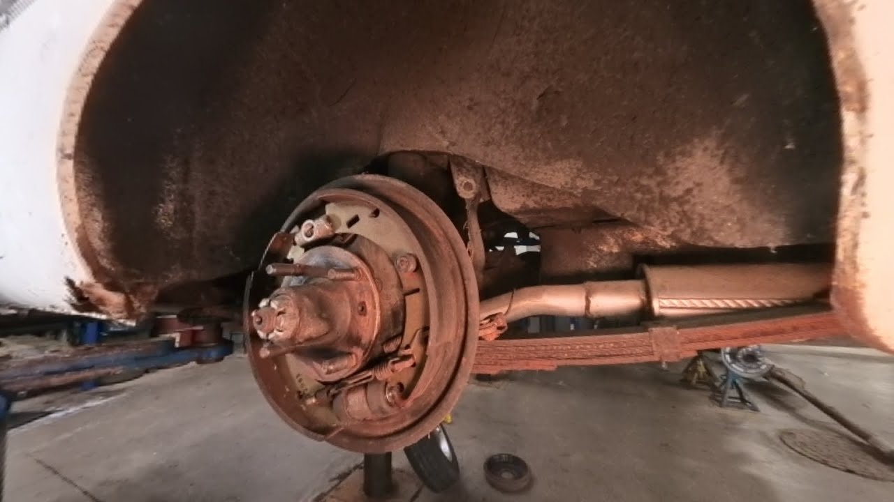 1974 MGB GT: Rear Brake Replacement