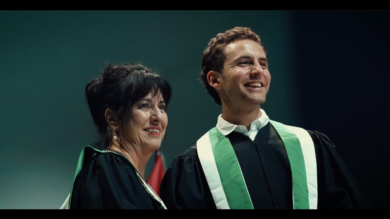 Cérémonies de remise de diplômes 2025 - Avant de traverser la scène… Regarde ce message.