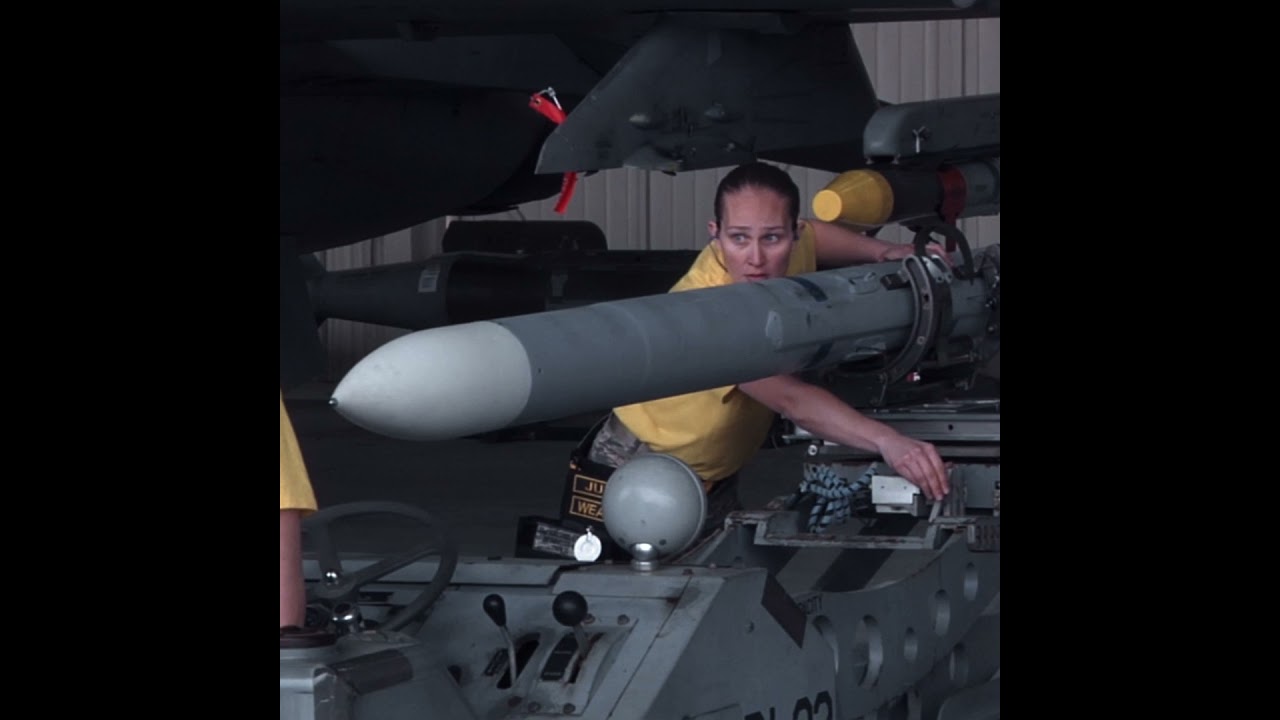 F-16 Weapon Loading ! Fighter Aircraft