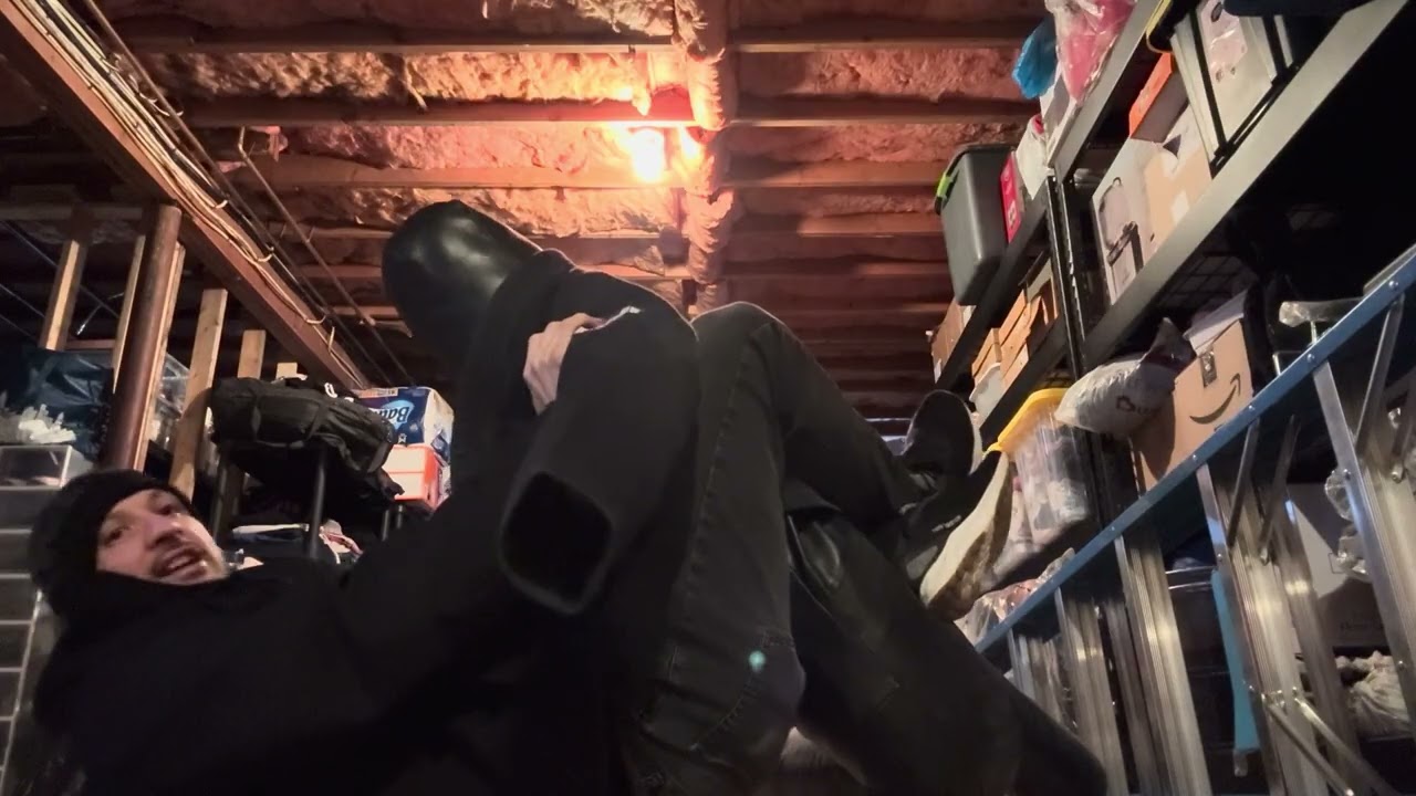 Arm and head choke to mount if knocked to ground 
