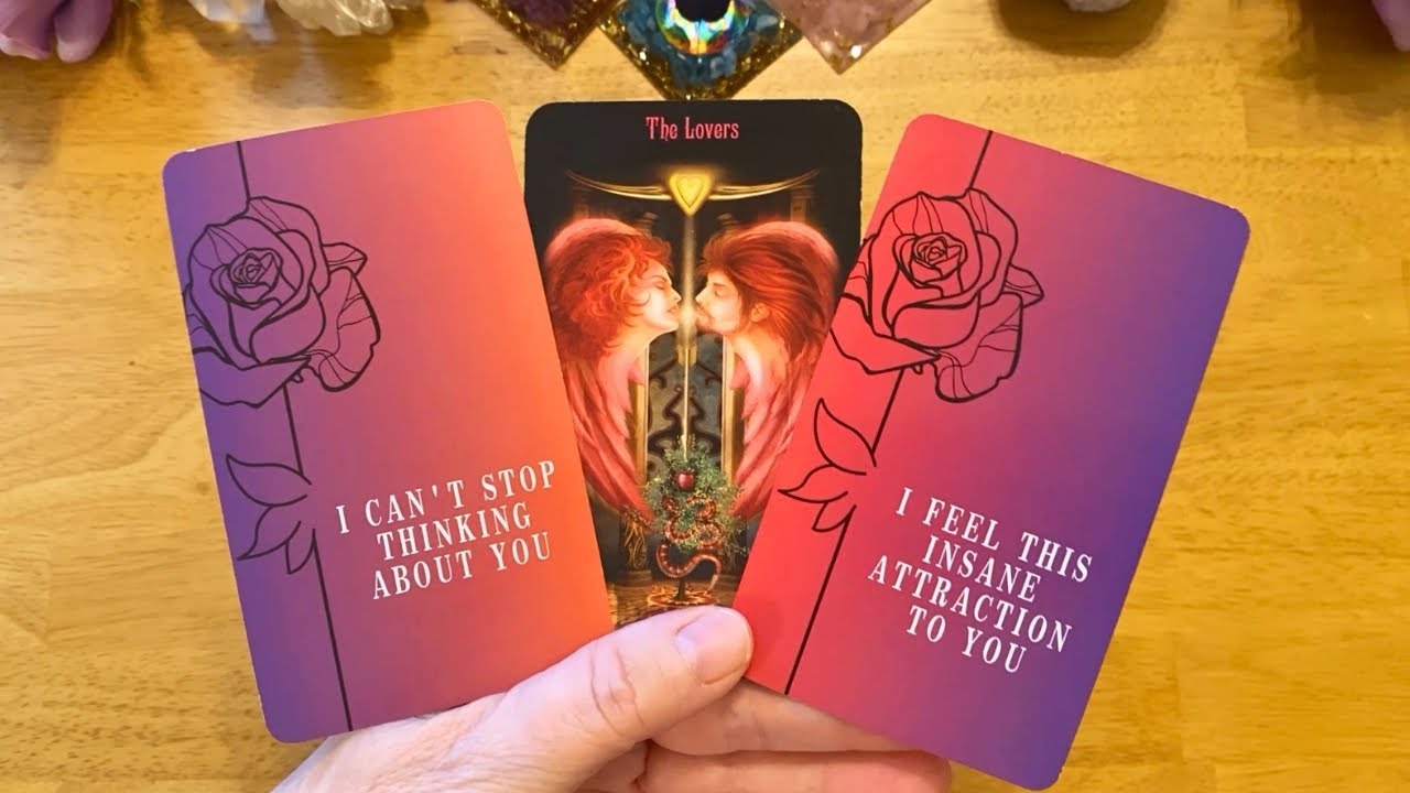 SOMEONE'S SO INTO YOU! 😍 THEY CAN'T GET YOU OUT OF THEIR MIND! 😘 (COLLECTIVE LOVE READING)
