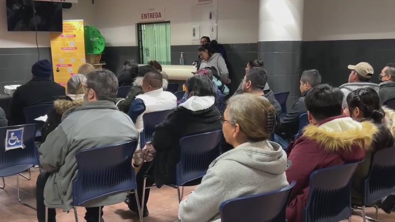 Ofrecen asesoría a inmigrantes en Chicago ante amenaza de deportaciones masivas de Trump