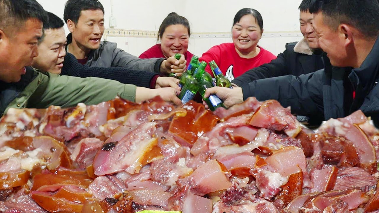黄土兄弟800元买70斤大牛头，霞姐做年夜饭辣卤牛头，皮筋肉烂吃爽了！【黄土兄弟】