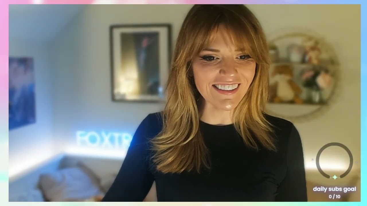 Who's streaming here, me or my fringe? Happy Fi-riday! I don't know what to stream, please help me d