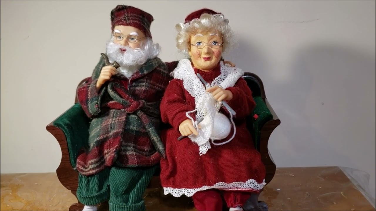 Gemmy - Claus Couple on Couch (re-upload)