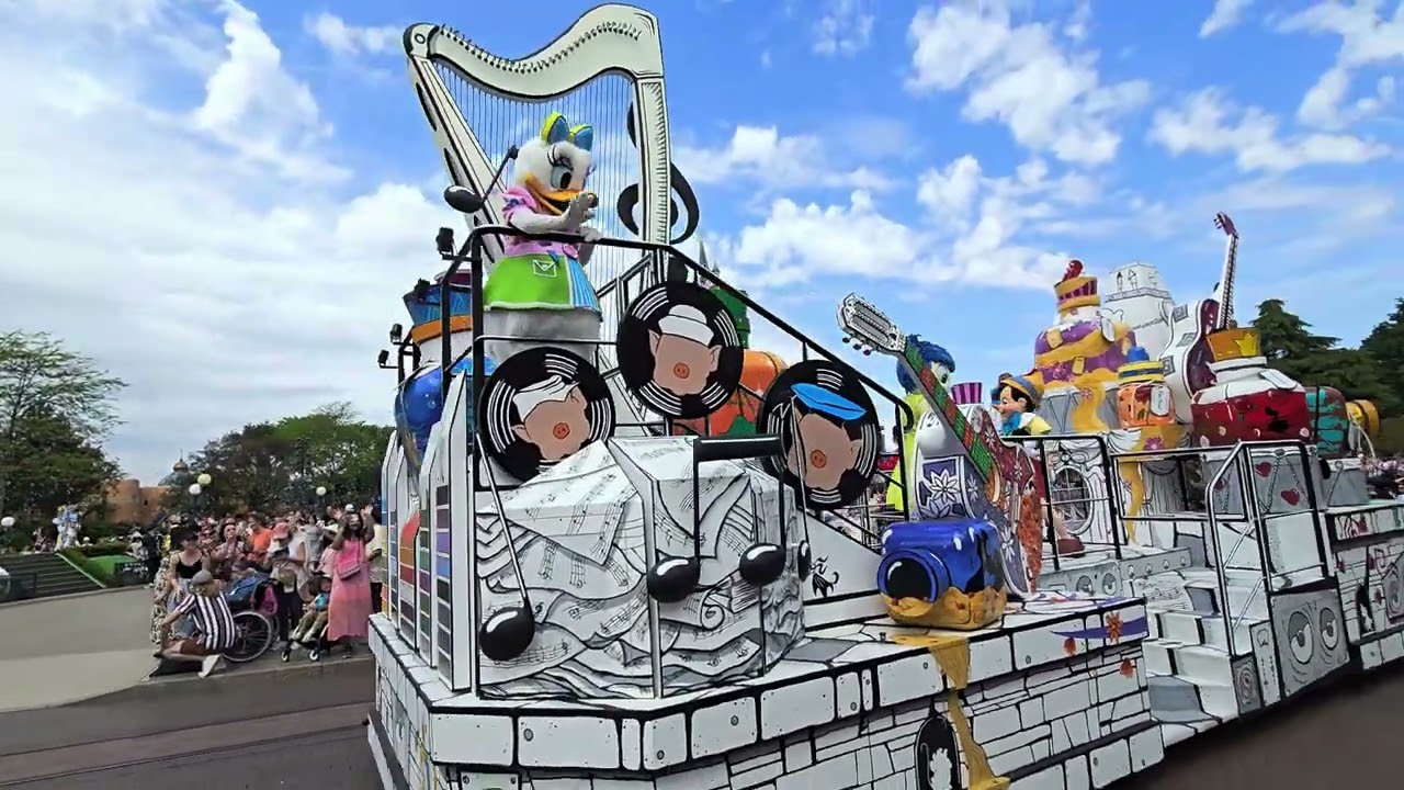 A Million Splashes of Color Parade - Disneyland Paris ✨