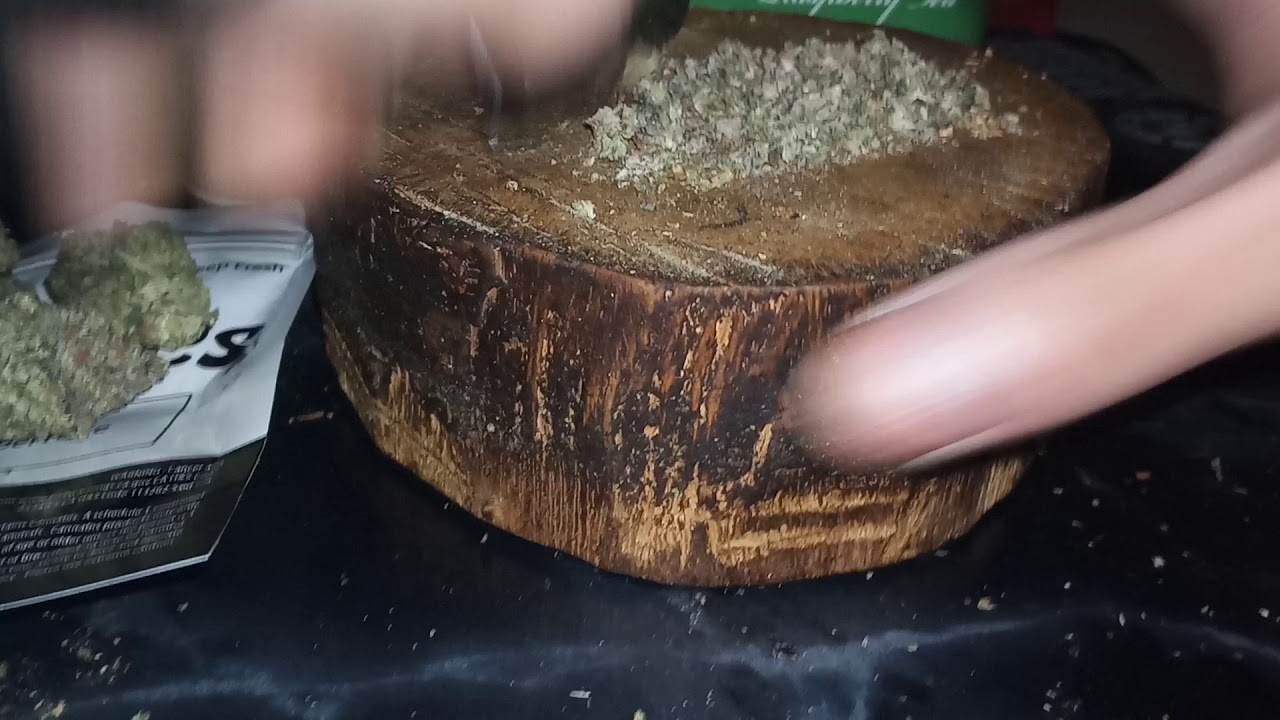 How to Chop weed (bamboo bong rips)🔥💨 🍇