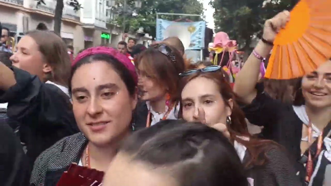 Los Biznietos de Celedon, las Neska, Blusas y la charanga 