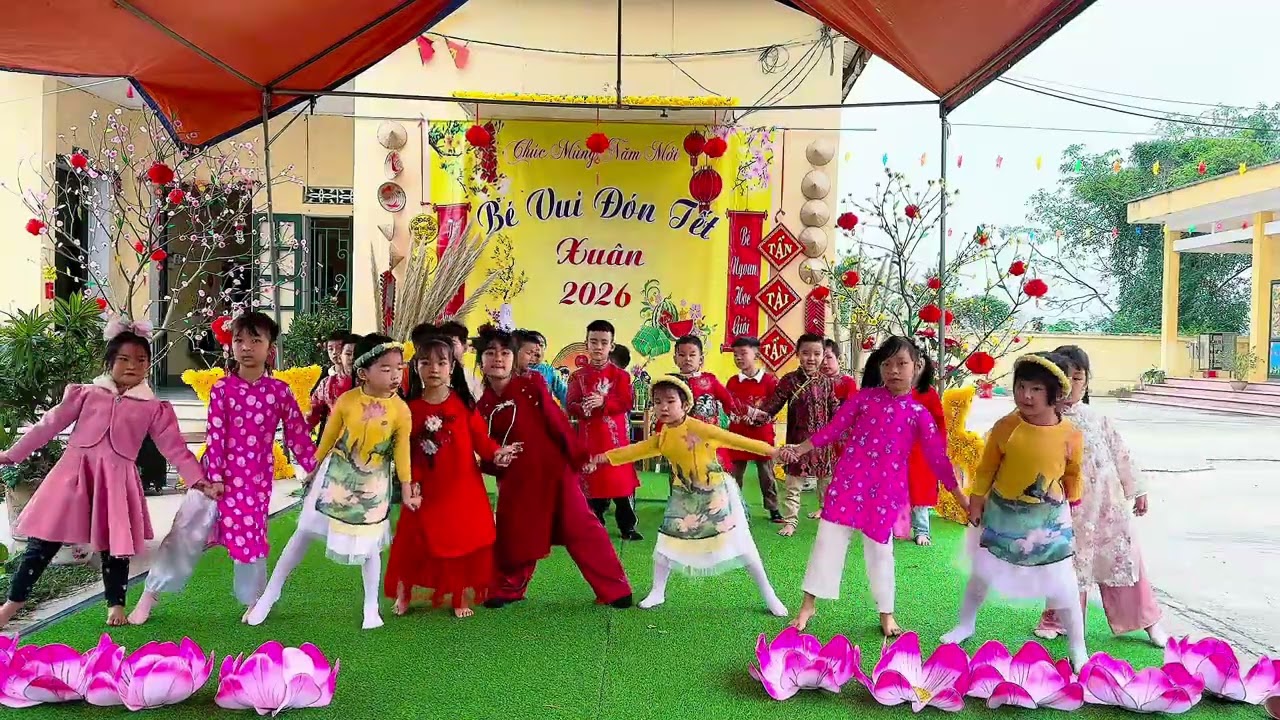 Múa: Bé đón Tết sang lớp 5TA