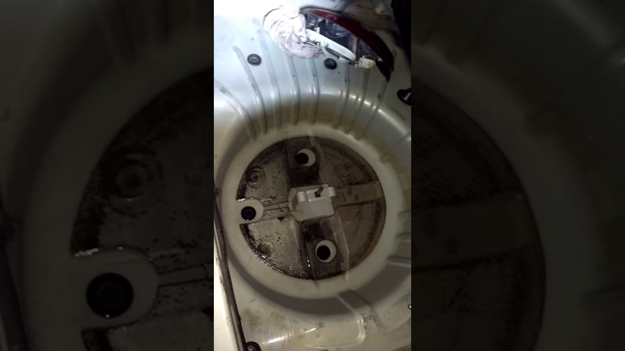 Água no porta malas do celta