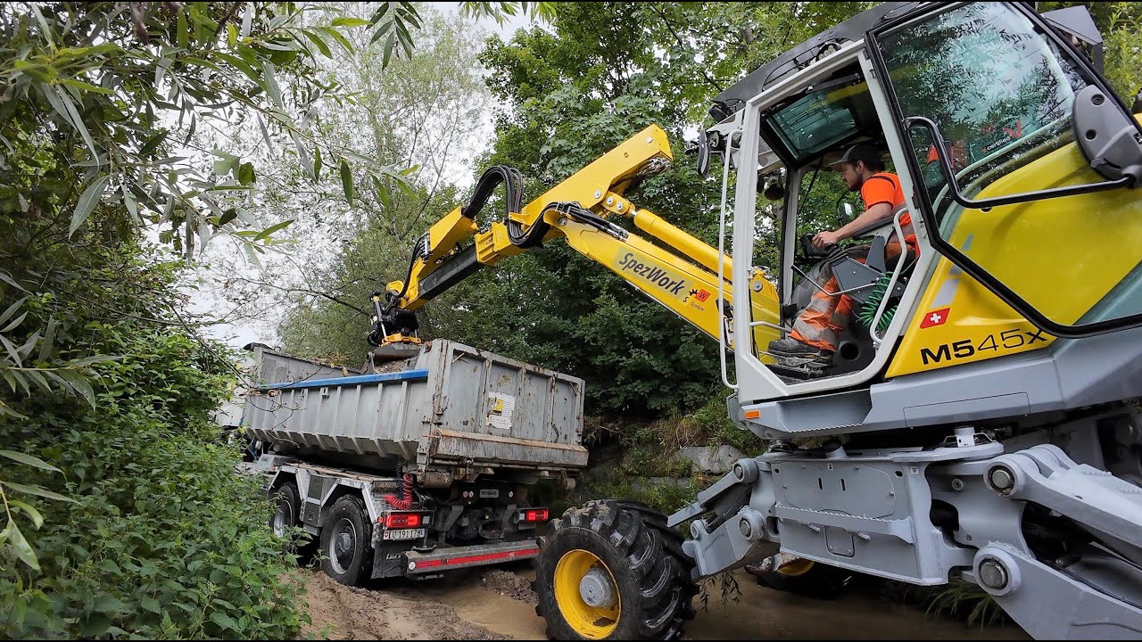 Tatra 6x6 und Menzi Muck beim Bach ausbaggern 🇨🇭